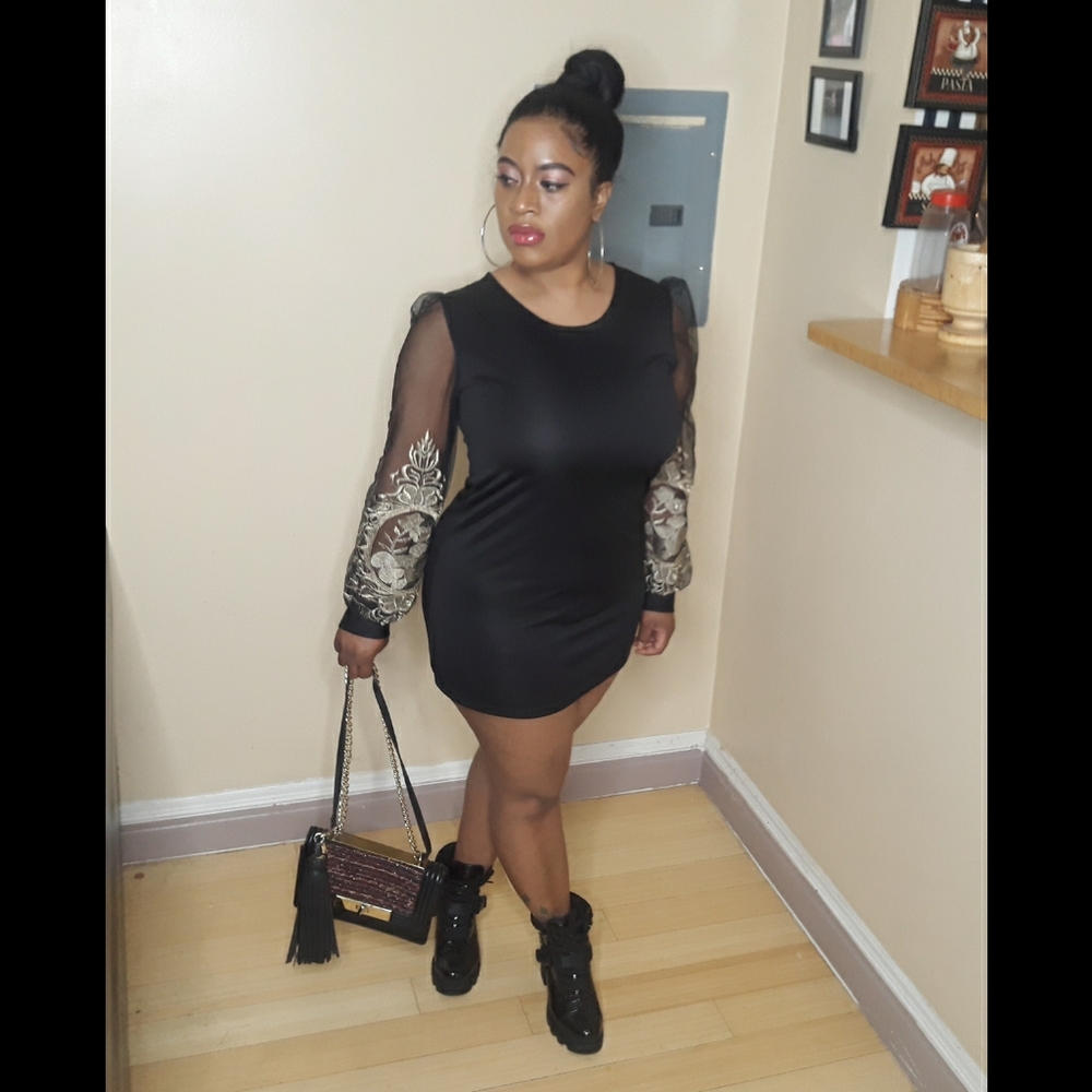 BOLD EMBROIDERY LB DRESS